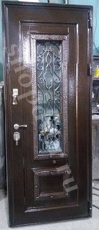 Металлические двери со стеклопакетом элементами ковки
